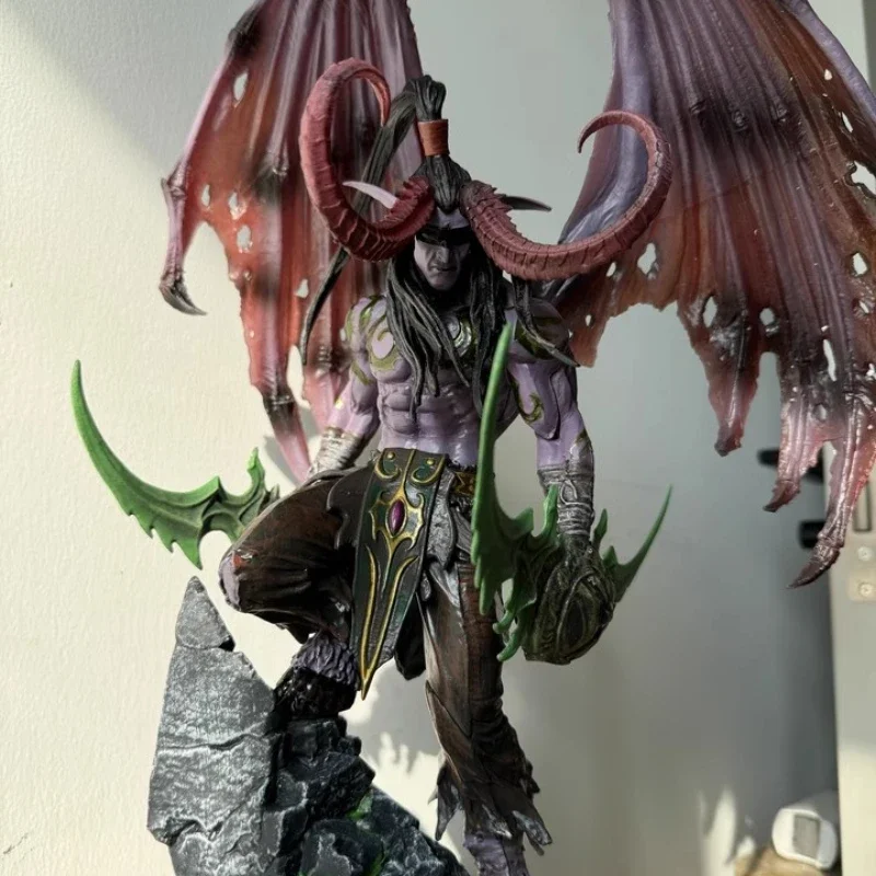 

38cm Anime World of Warcraft Illidan Stormrage Action Figure Illuminated PVC Collection Desktop Model Ornament Toy Birthday Gift