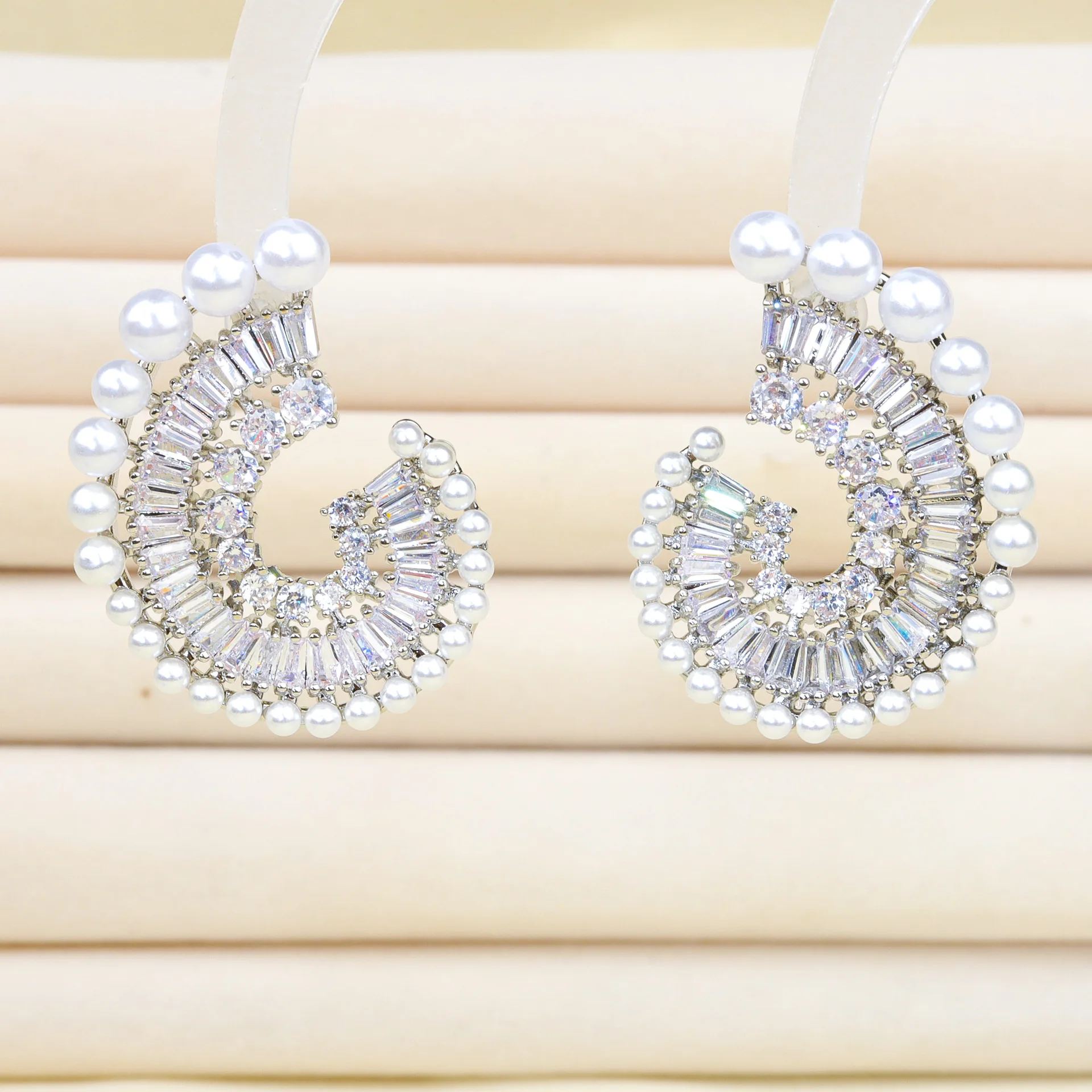 

HIBRIDE Luxury Fashion Pearl C Earrings Women's Everyday Dress Decorative Jewelry Suitable for Holiday Wedding Party Gifts E338