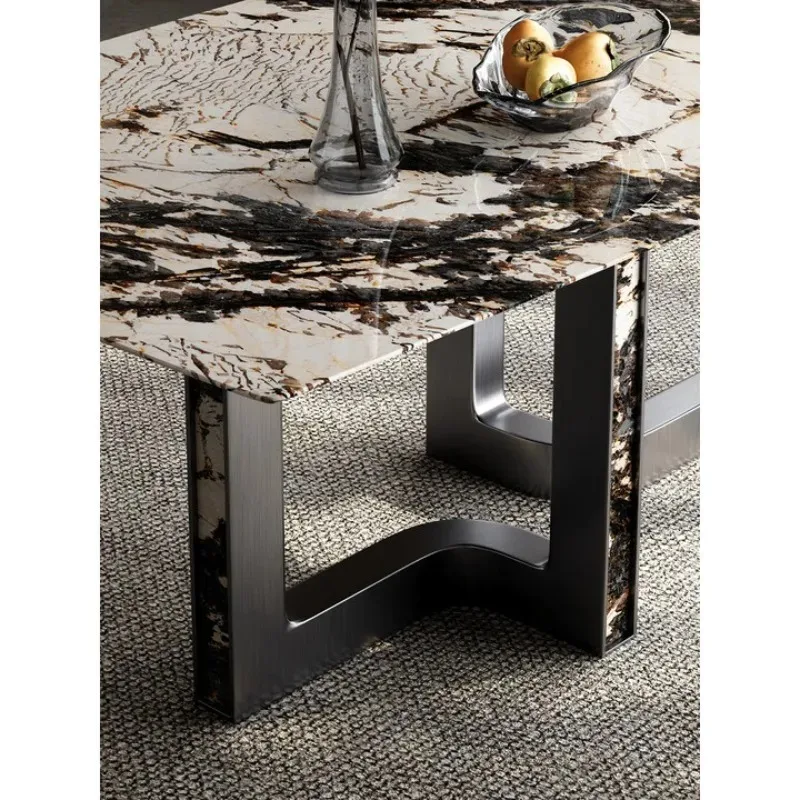 Moderner Esstisch aus hellem Luxusmarmor