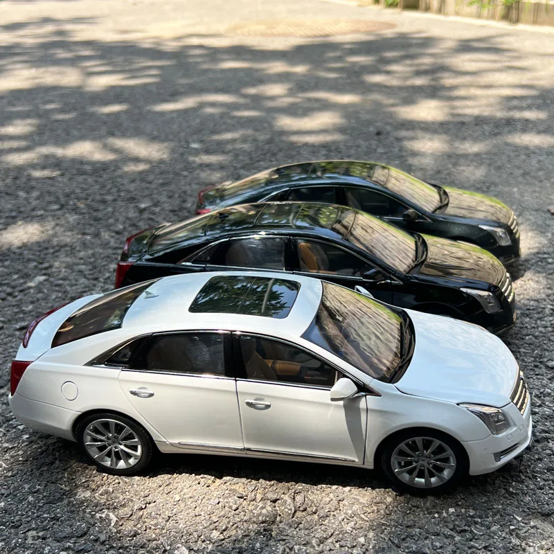 

Модель автомобиля Dealer Edition, Cadillac XTS 2014, масштаб 1:18, с некоторыми недостатками покраски, литая модель для коллекций, демонстрации и подарка другу