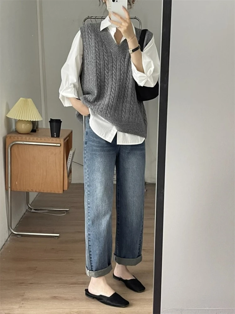 2025 V-neck Sleeveless Knitted Vest Women Vintage Solid Pullovers Cable Sweaters Korean Retro Vest Spring Autumn Loose Tank Tops