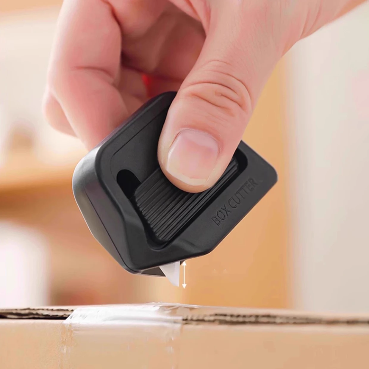 قطعة واحدة من قاطع صندوق السيراميك المغناطيسي مع شفرة قابلة للسحب آمنة وفتاحة حروف محمولة للتغليف والسريع