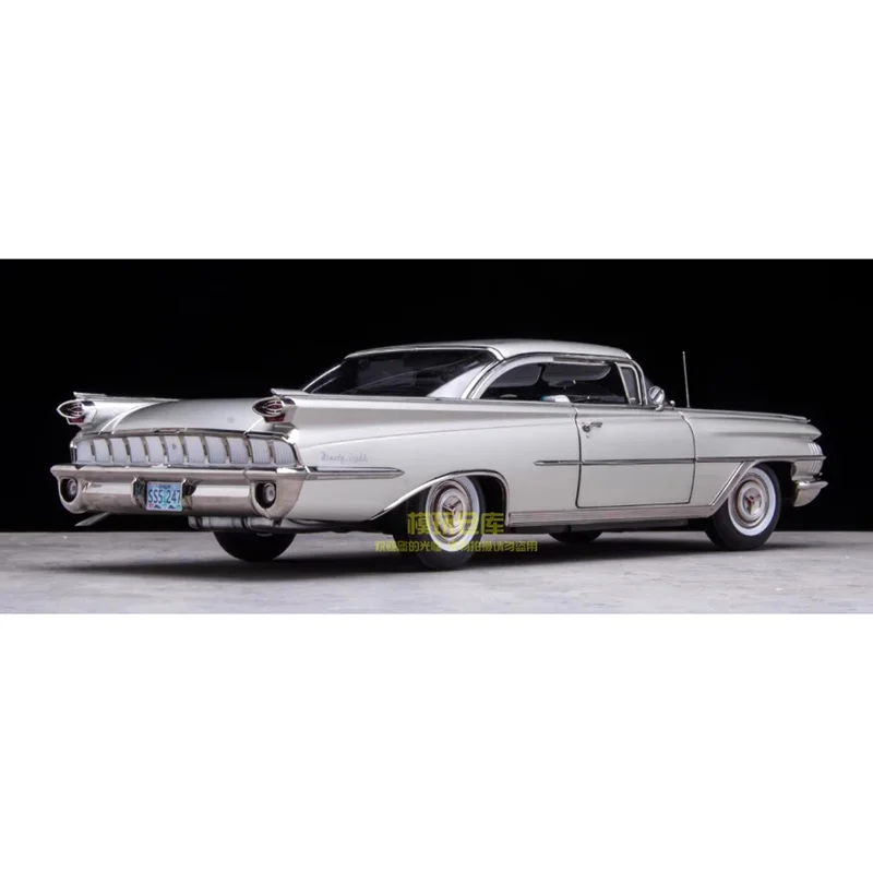 Diecast 1/18 Schaal Sun Star 98 Platinum Edition Amerikaanse Sedan Automodel Legering Model Collectie Decoratieve Display Gift