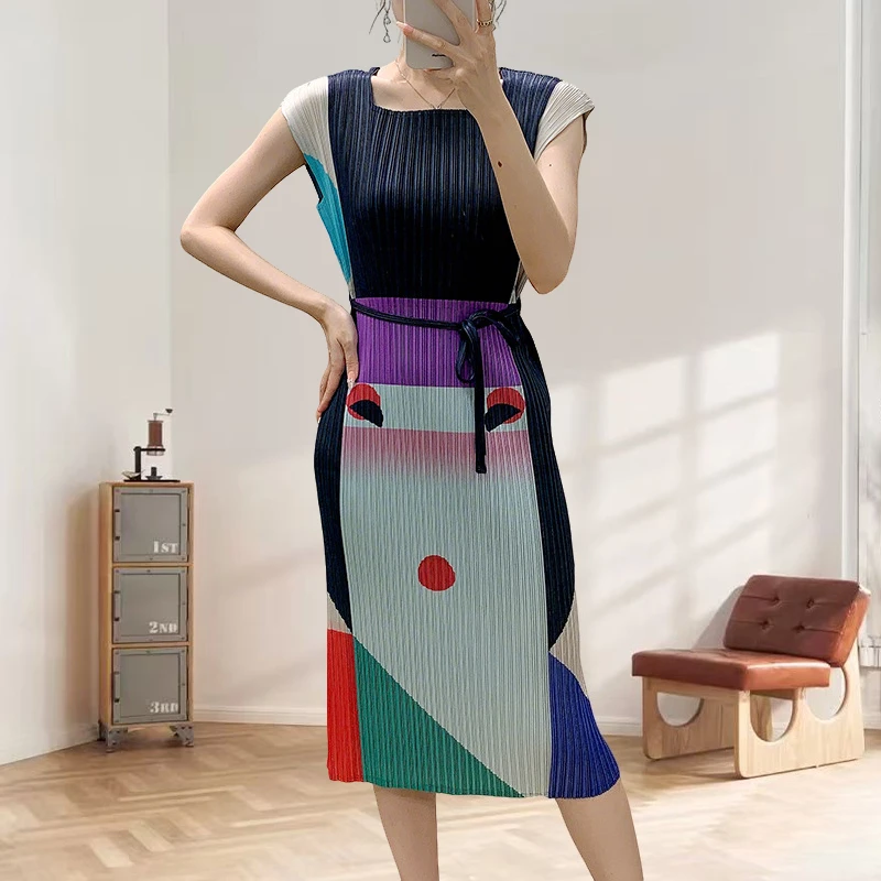 

2025 Summer Miyake Pleated Dress Degree Plisse Skirt Fold Loose Thin Fashion Print Pleat Sleeveless Round Neck Pleats Dresses