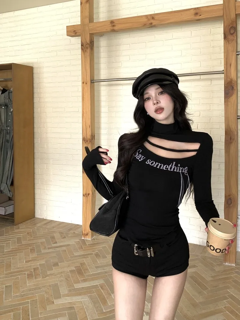 

Женская приталенная футболка с вырезом на горловине, длинными рукавами и вышивкой в виде букв