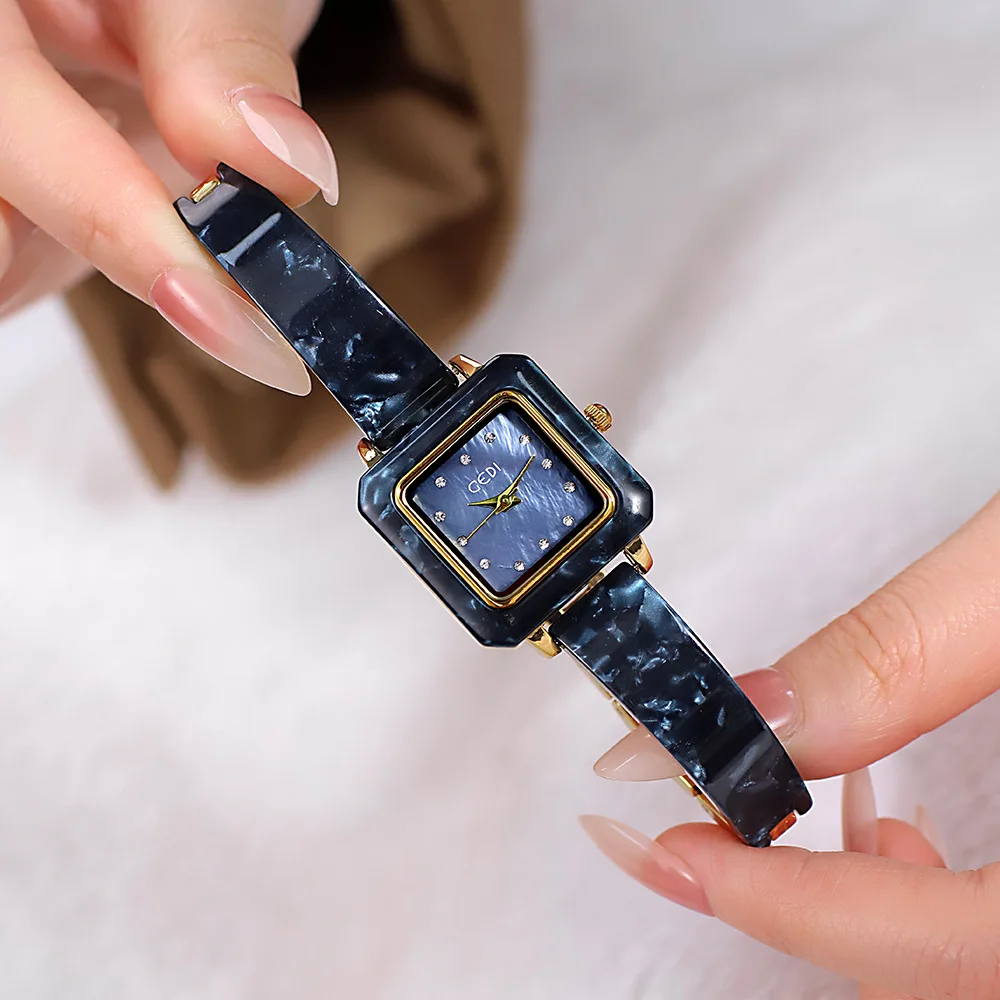 UTHAI CQ373 Reloj ligero de lujo exquisito para mujer, pulsera retro, reloj de cuarzo, reloj de moda, regalo, relojes para mujer