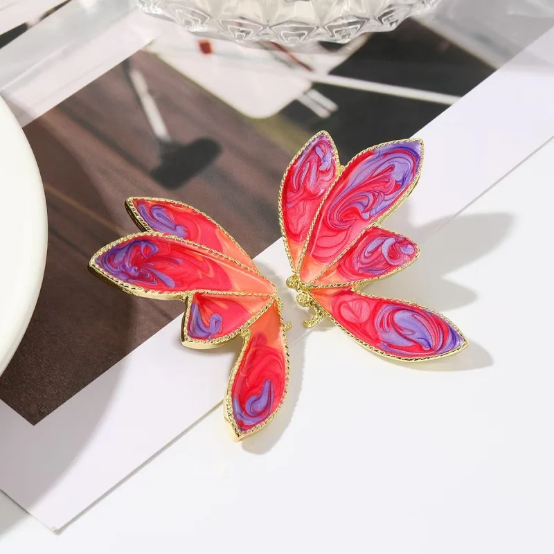 

Elegant Butterfly Print Alloy Earrings Fashionable Accessory for Ladies Unique Party And Daily Wear Versatile Matching Jewelry