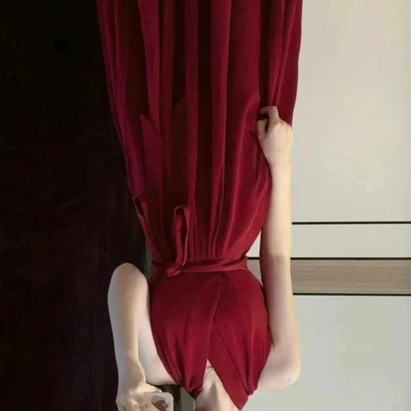 2026 Frühling Neue Mode A-Linien-Kleid für reife Frauen mit Taillenband, schlankmachendes Midikleid, sexy rotes Neckholder-Kleid für Damen