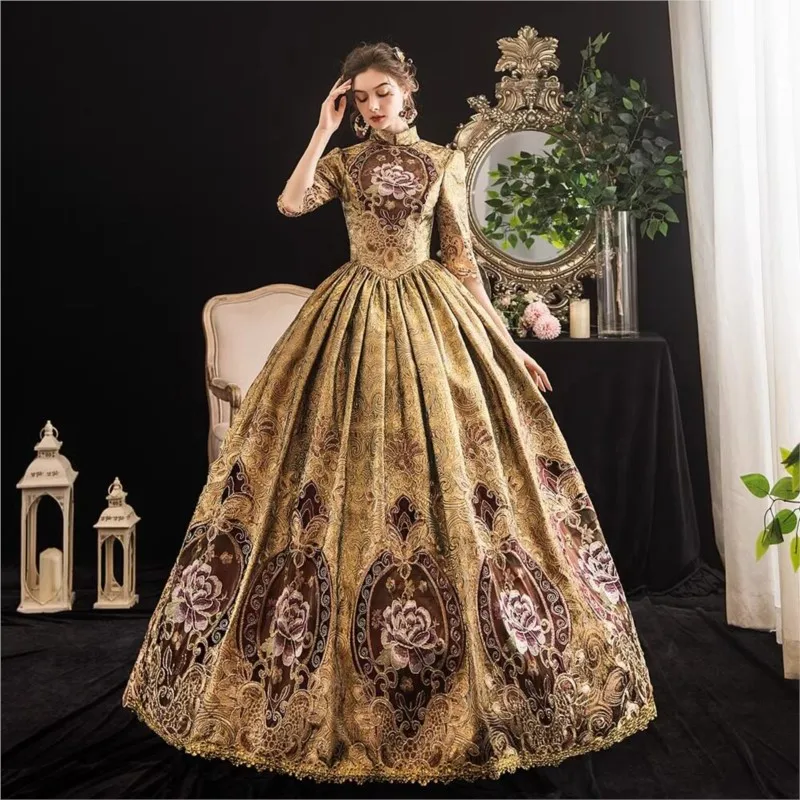 A mid-sleeved banquet dress for grand performance