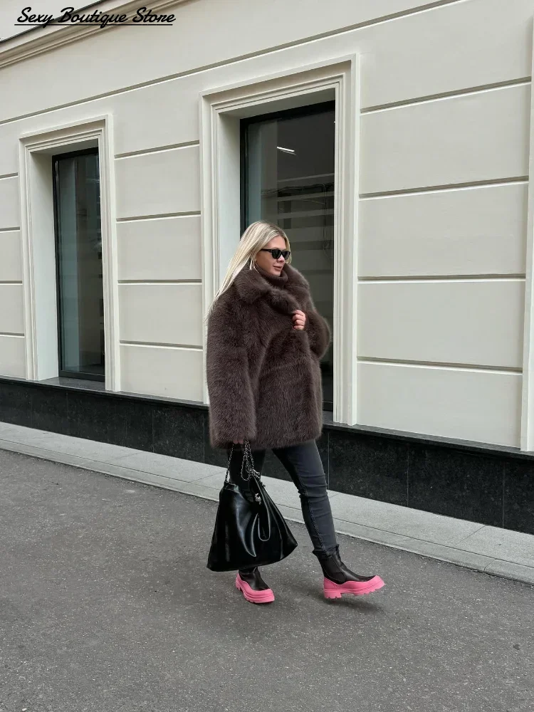 Рисунок 6 - Элегантные пушистые пальто из искусственного