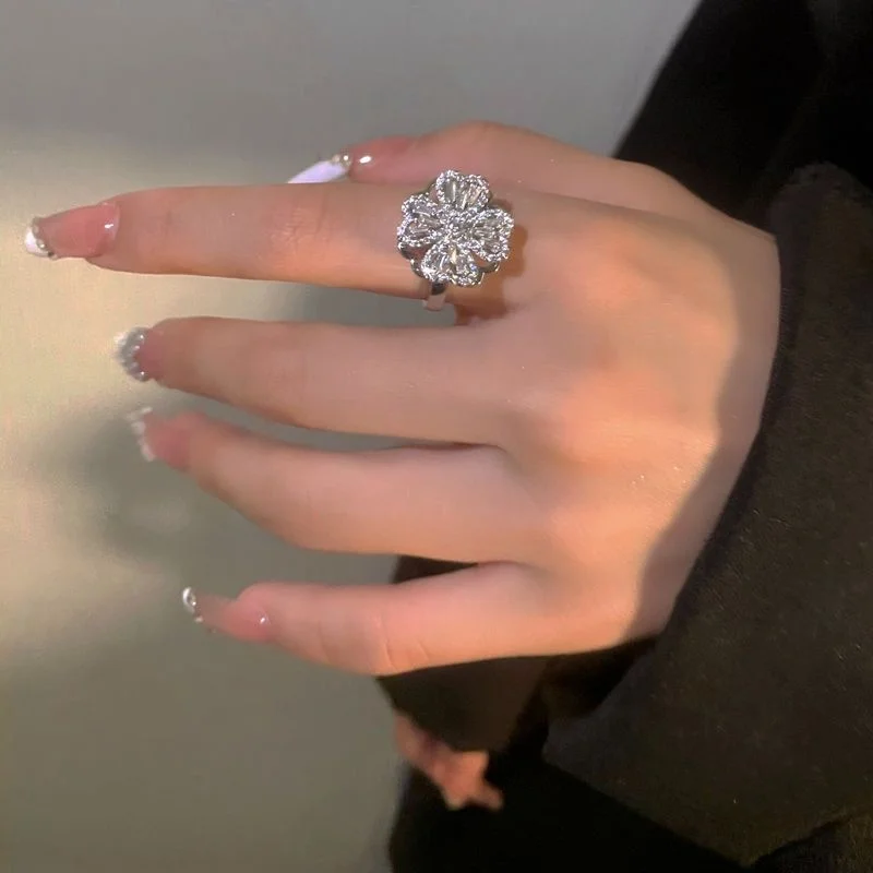 anel-rotativo-de-luxo-com-diamante-em-forma-de-flor-design-Unico-e-personalizavel-anel-casual-para-mulheres