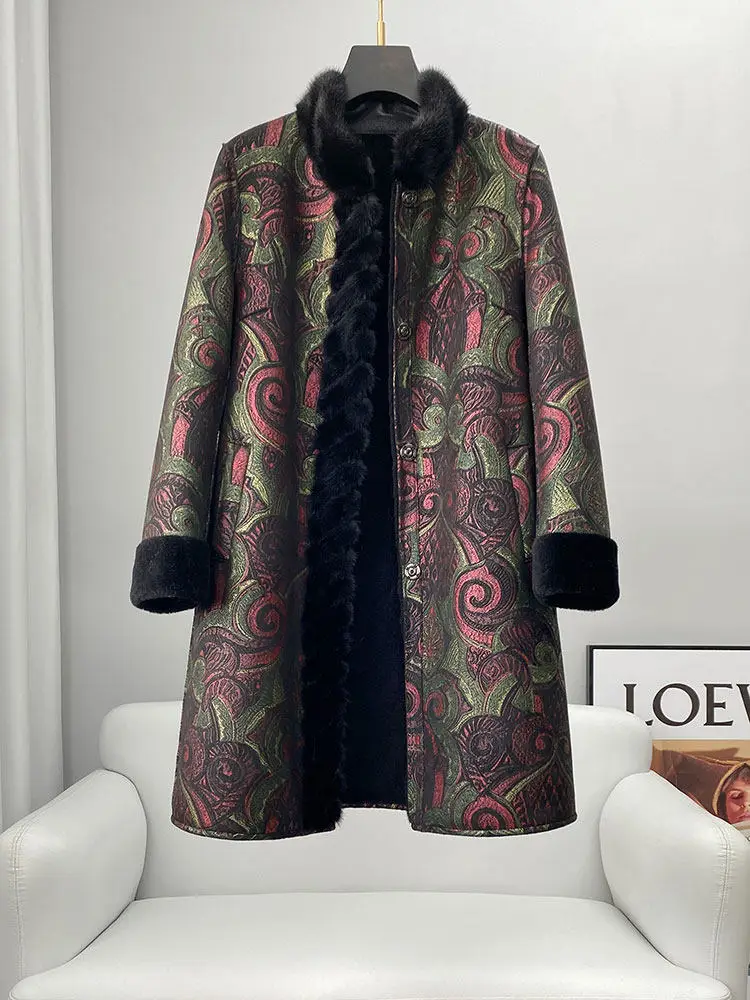 Mother's winter sheepskin shearling coat, high-end mid-length fur coat for middle-aged and elderly women, mink collar and fur in