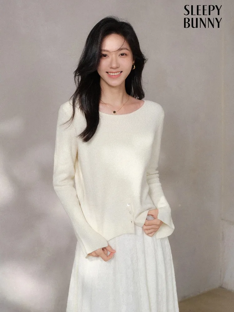 

Soft Wool-Like Knit Pullover Women Round Neck Split Hem Sweater Autumn Loose Fit Minimalist Warm Knitwear Layering Daily Outfits