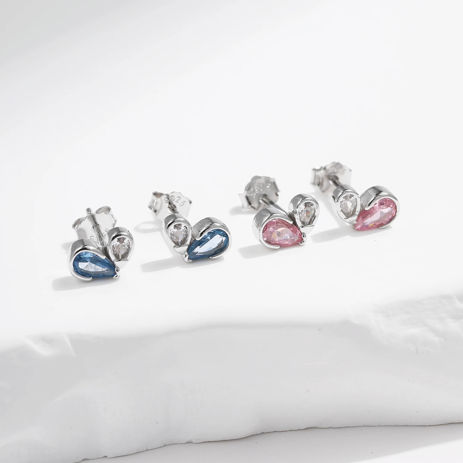 MODIAN 925 Sterling Silver Romantic Tiny Hearts Stud Earrings Delicate Colorful CZ Earrings for Women Party Fine Jewelry