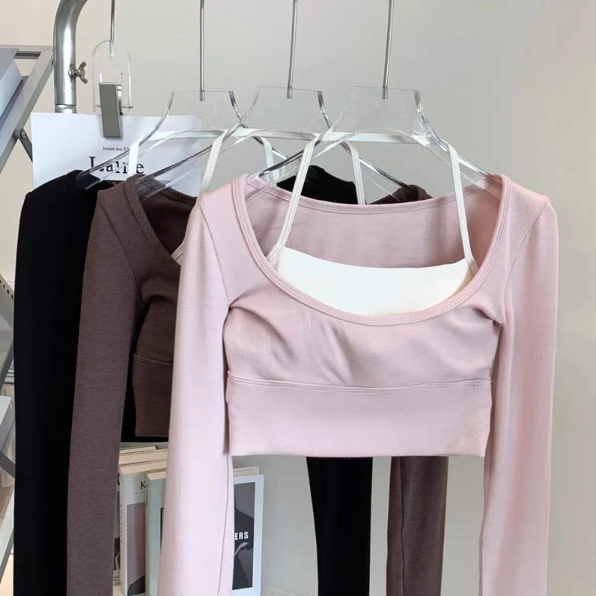Damen Yoga-Top mit eckigem Ausschnitt, langen Ärmeln, integriertem BH, „Naked-Feeling“, Kontrastfarben, schmaler Passform, atmungsaktiv, Fitness-Workout-Crop-Top – Detail 4