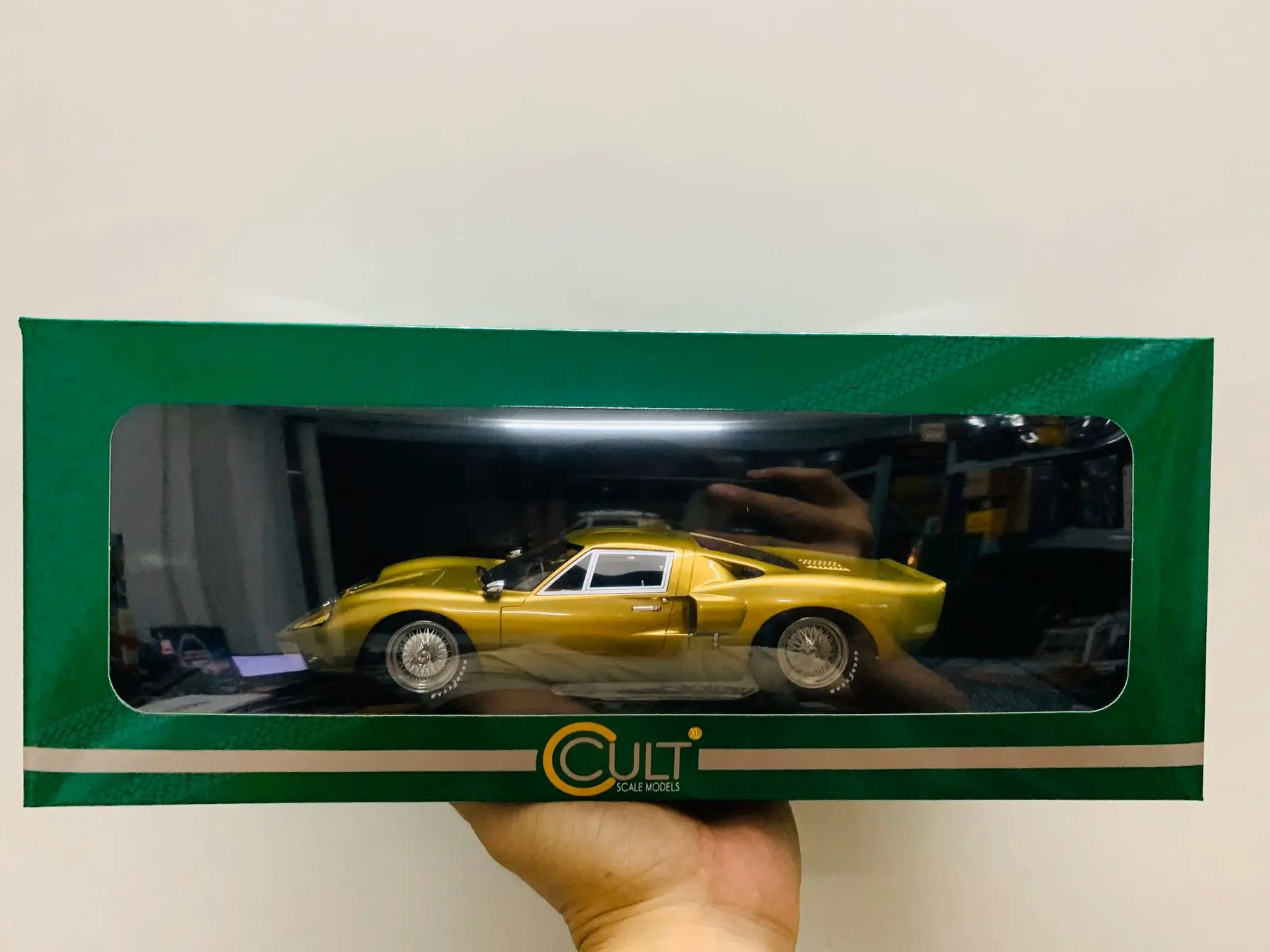 Cult Models! 1:18 Scale Resin Model Car GT40 Mk III 1966 Gold Metallic New