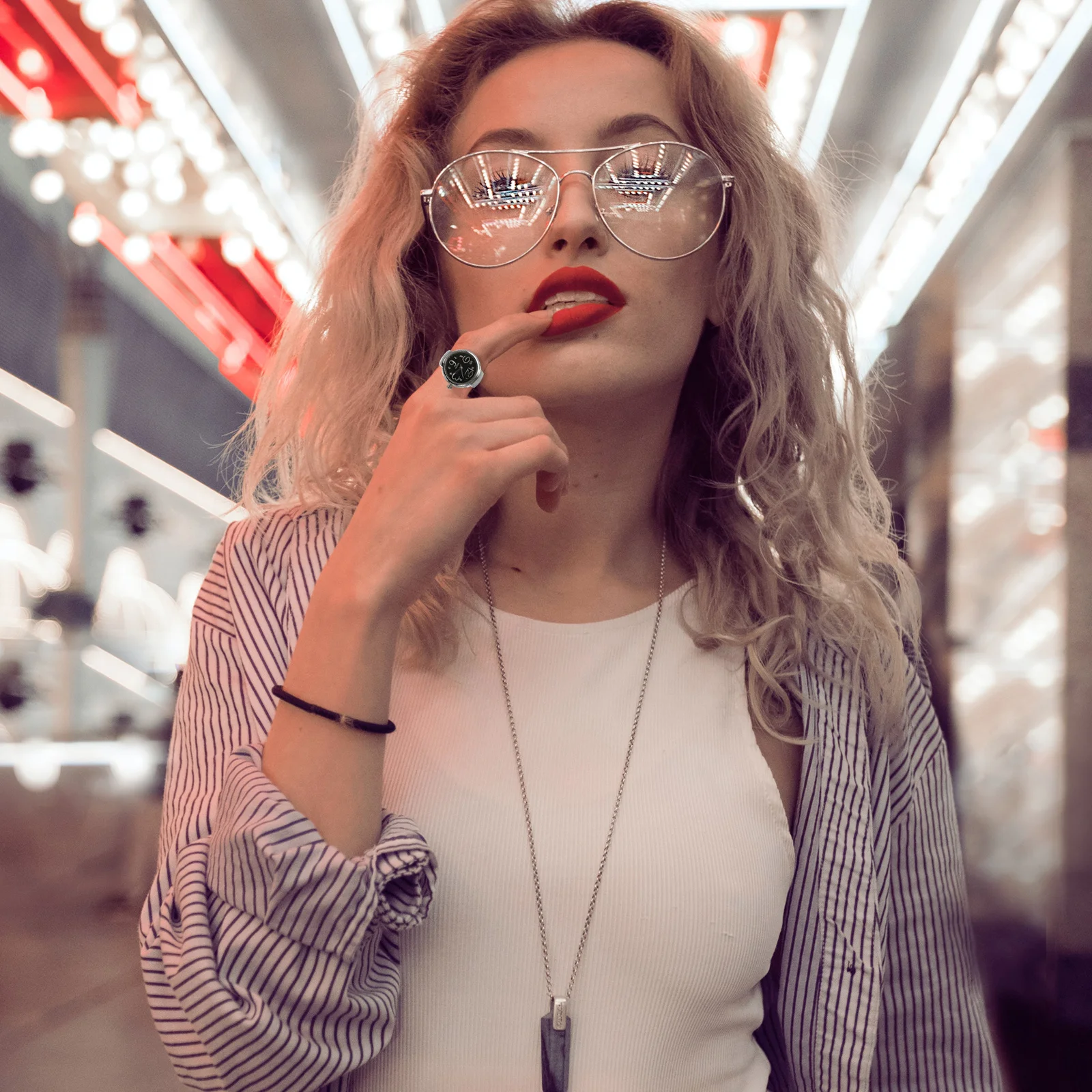 2 قطعة ساعة للنساء أنيقة صغيرة كوارتز إصبع ارتداء الوقت عرض ملحق أرقام كبيرة واضح القراءة مريحة استخدام حلقة