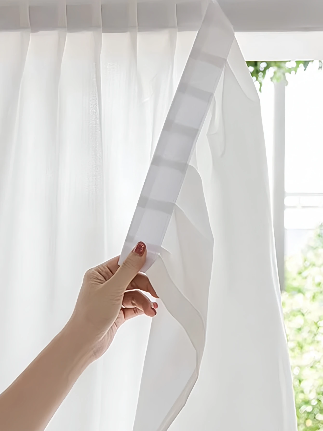 White scratch resistant white non perforated Hook And Loop Fastener curtain  for living room and store anniversary decoration