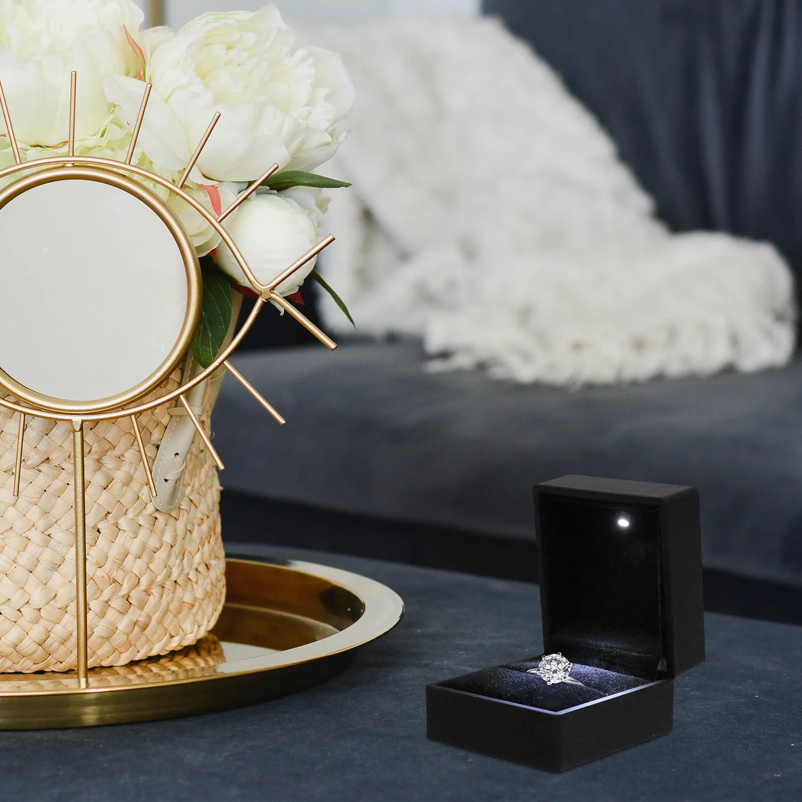 

Portable Black Wedding Ring Case PU and Metal Material with White LED Illumination for Romantic Proposal 75x75x45mm Ring
