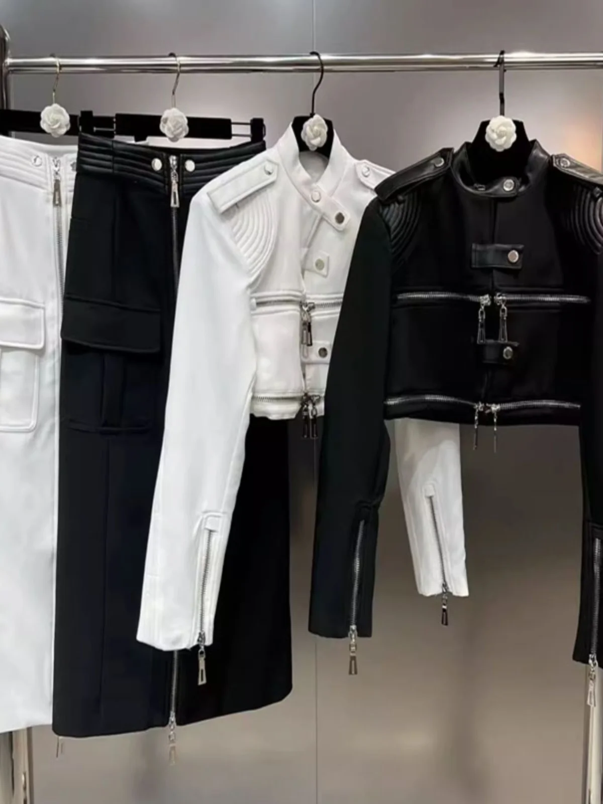 ヘビーデューティーバイクジャケット レディース 春 ファッション ショルダーパッドデザイン 複数ジッパー PUレザー オートバイコート オリジナルデザイン