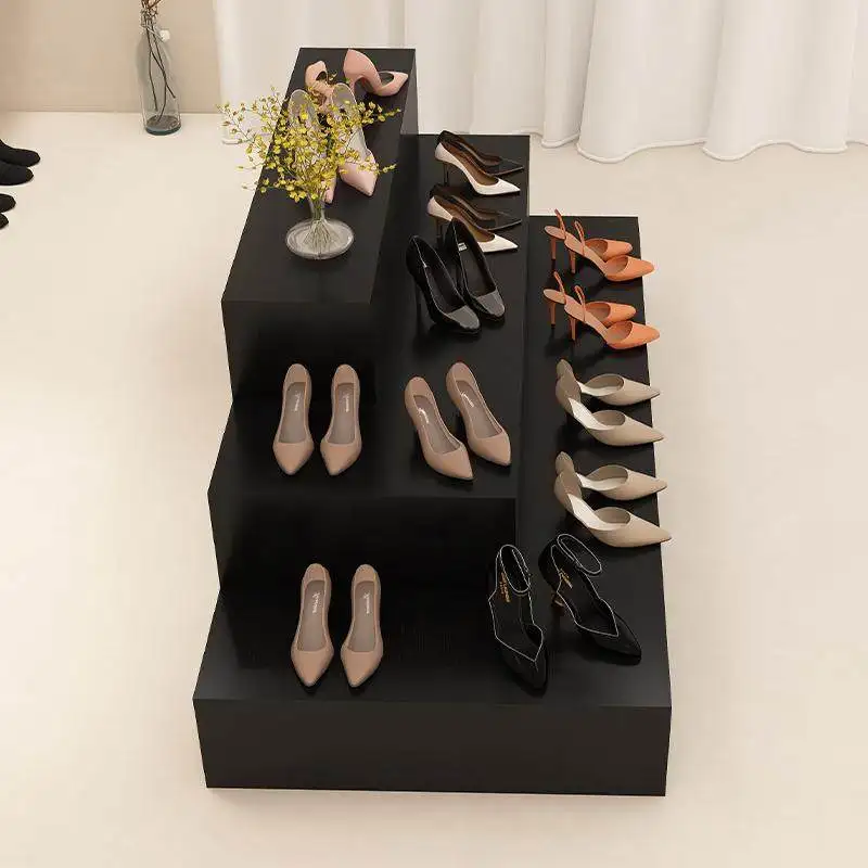 In the corner modern clothing store, the island table women's clothing store is placed in the middle of   flowing table view 4