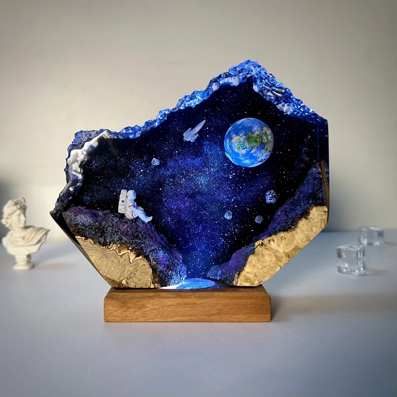 Luz de mesa de resina de universo espacial, lámpara de decoración de arte creactivo, tema de astronautas de la tierra, luz nocturna, carga USB