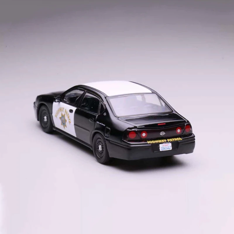 596 1:64 Scale 2005 Impala CHP Simulation Alloy Car Model Static Display Collectible Toy Gift Souvenir Decoration