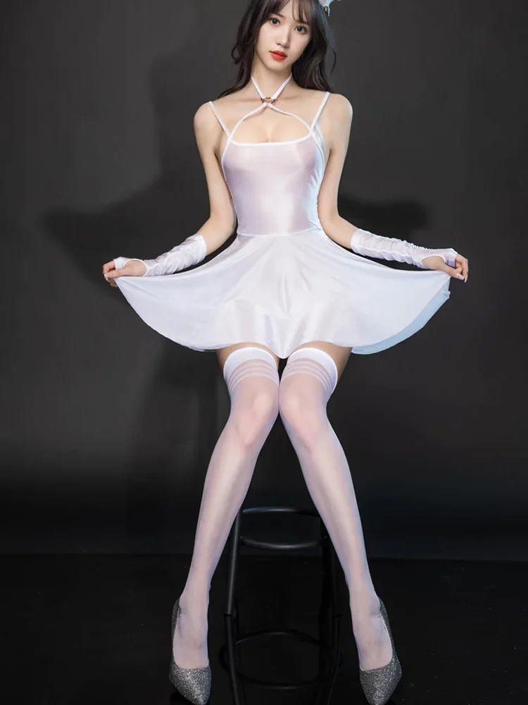 セクシーな背中見せサテン滑らかオイルグロスプリーツマイクロミニドレス包帯スリーブレスタイトユニフォームメイドフリルドレスステージウェア