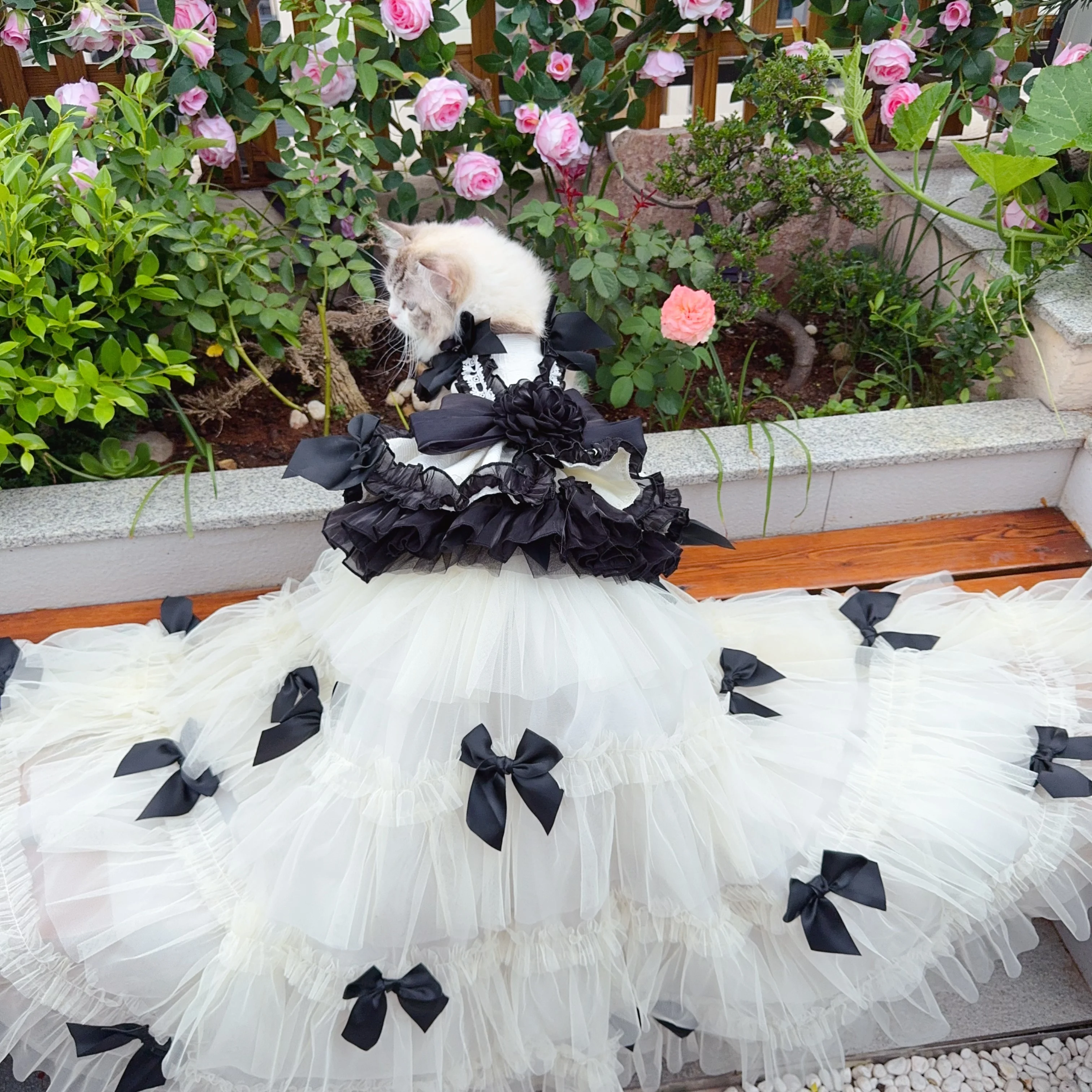 

Роскошная элитная одежда для щенков, собак и кошек, модная одежда ручной работы с цветочным бантом и длинным хвостом, платья принцессы для маленьких и средних собак, одежда для домашних животных