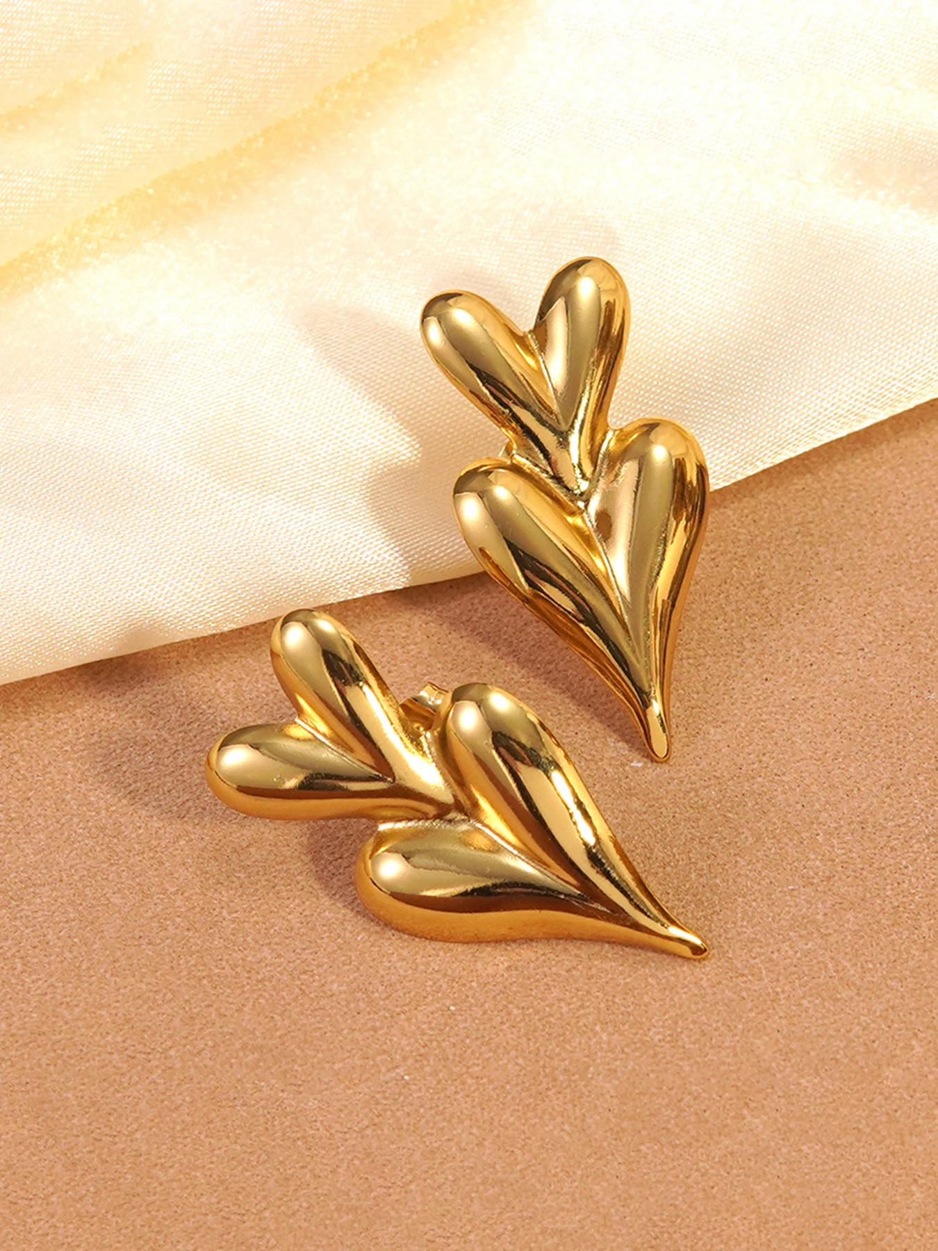 

Fashion Design Asymmetric Heart Stud Earrings, Stainless Steel, Plain Pattern, Sexy Style, All Seasons, No Choking Hazard