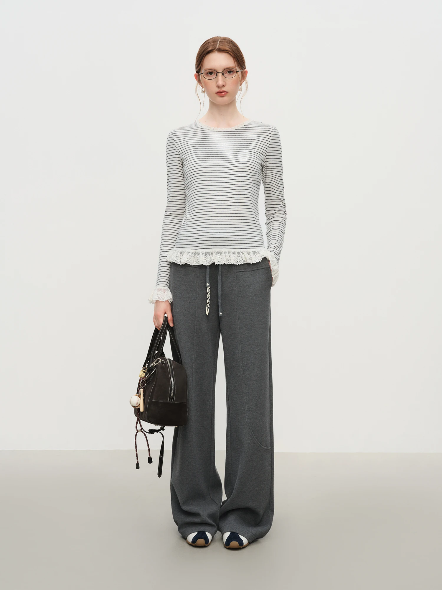 FSLE خريف جديد أفضل 2025 المرأة مخطط متماسكة تي شيرت طويل الأكمام الدانتيل تقليم قاعدة طبقة علوية لينة تمتد للطبقات عادية