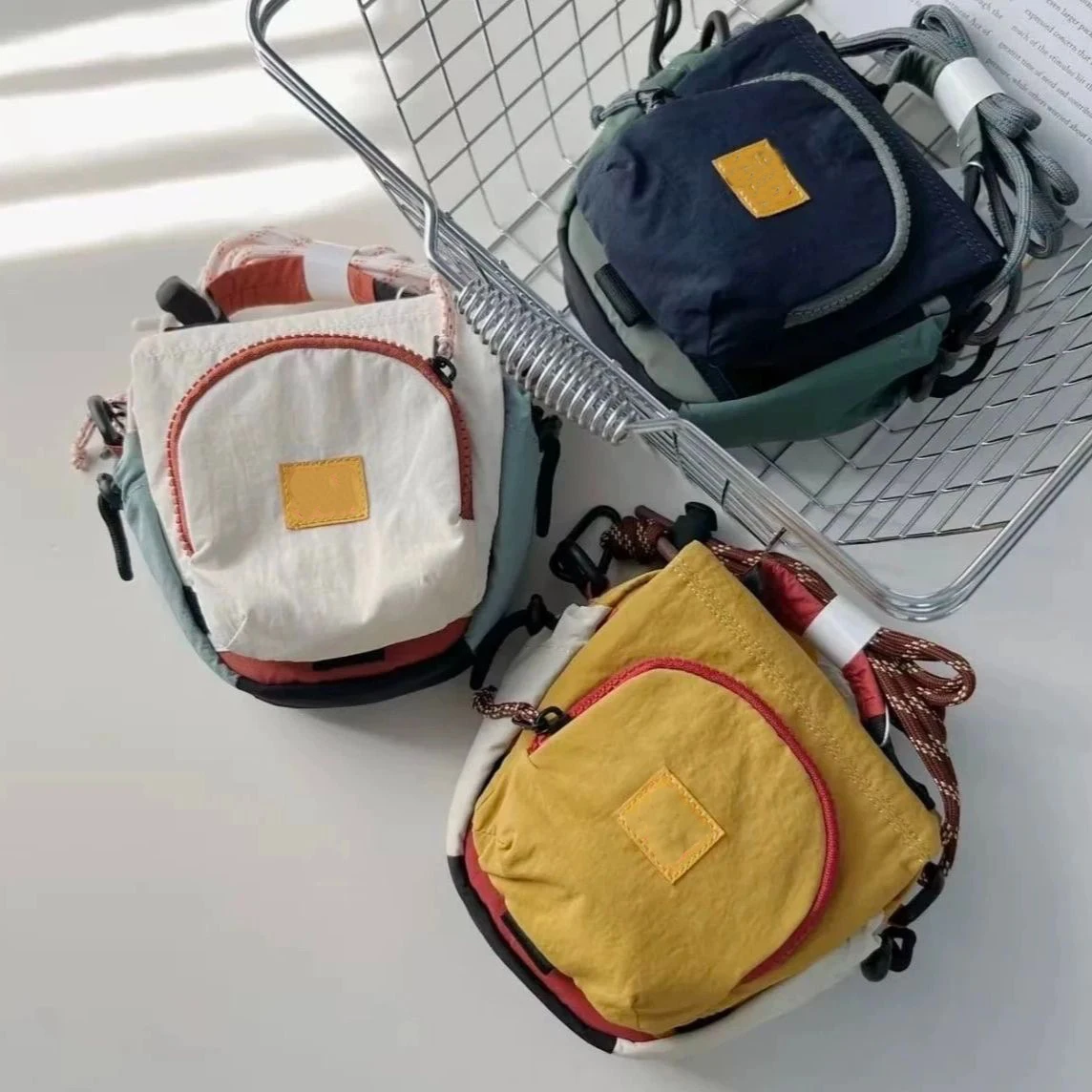 

Модная мини-сумка через плечо в корейском стиле, универсальная холщовая сумка с цветными блоками, маленькая сумка через плечо в стиле ретро, нейлоновая сумка на плечо, сумка