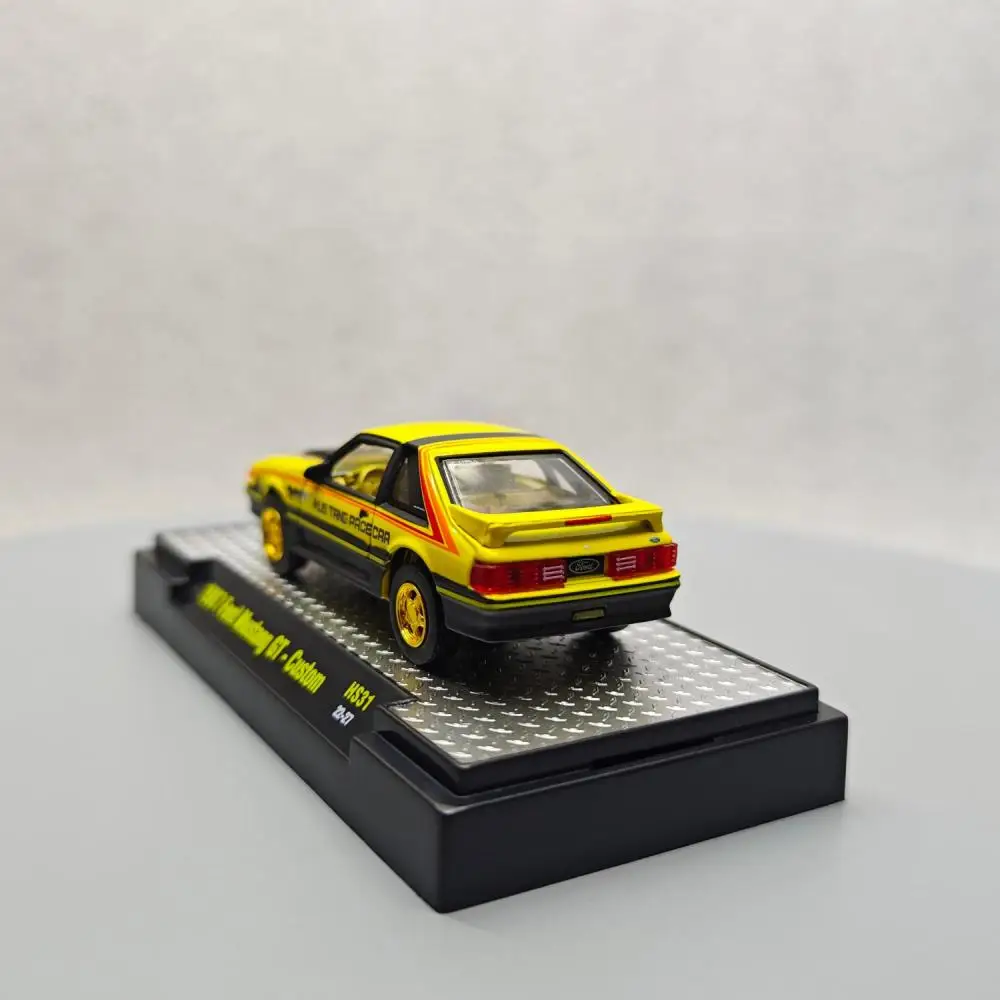 M2 Machines 1/64 1987 Ford Mustang GT-Custom Gold hub  Die-cast alloy car model collection display child gift