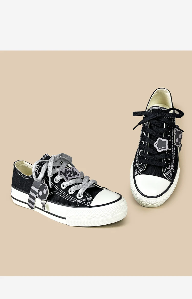 Amy and Michael Fashion Gothic Charms Damen-Canvas-Schuhe, Originaldesign, schwarze Low-Top-Flache Freizeitsneaker für Mädchen und Studentinnen – Detail 11