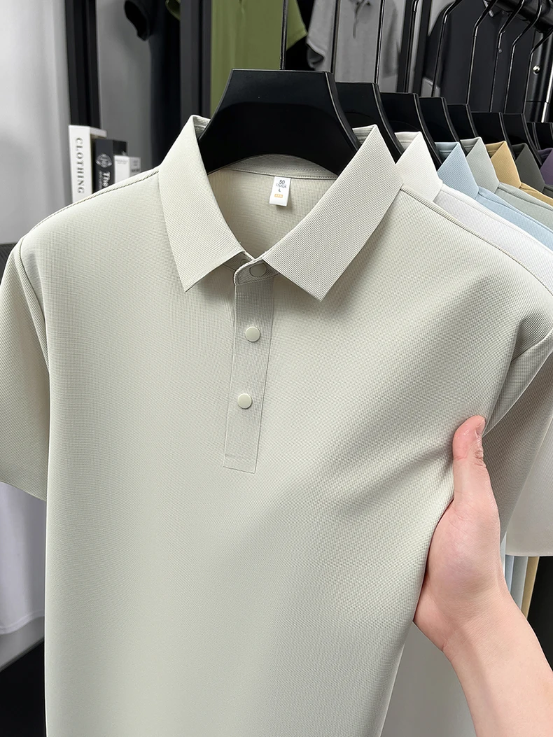 Hochwertiges Eisseide-Kurzarm-Poloshirt für Herren, klassisches einfarbiges, atmungsaktives Business-Casual-T-Shirt, neues Luxus-Oberteil für den Sommer. – Detail 6
