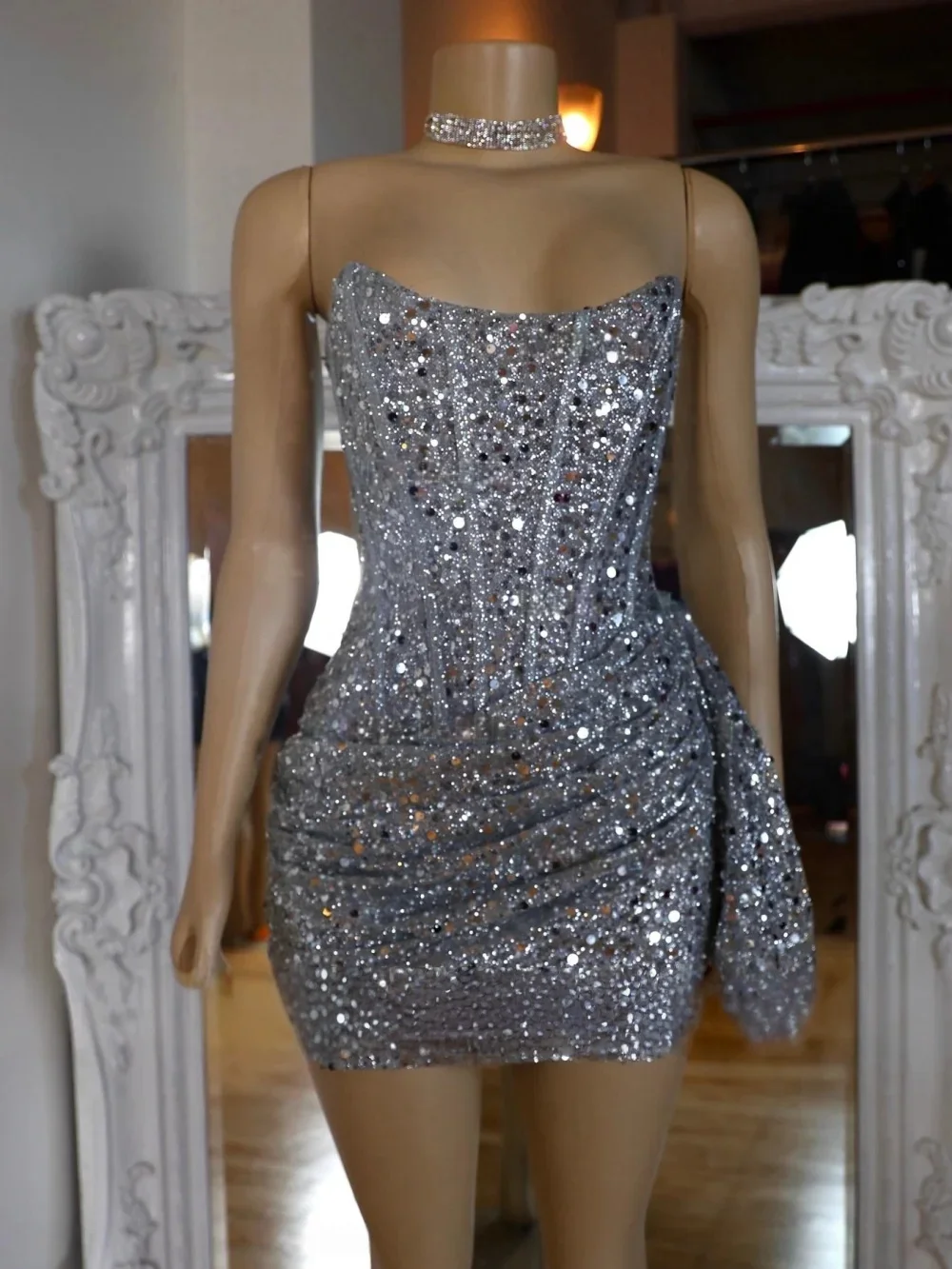 

Блестящие серебристые короткие платья для выпускного вечера для темнокожих девушек, африканские платья с прозрачными пайетками для дня рождения, выпускного бала, коктейльные платья на заказ