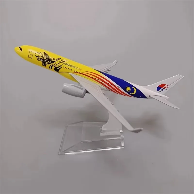 

Scale 1:400 Metal Airplane Replica 16cm Malaysia Airlines Tiger A330 Airbus Aircraft Die-Cast Model Children's Gift Room Decorat