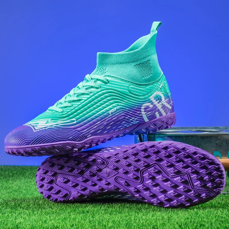 

New Men Training Football Boots Ultralight Breathable Professional Soccer Shoes Soft Sport Unisex Grass Cleats Match Sneakers