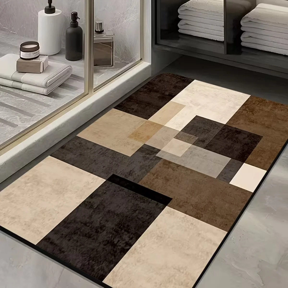 Tappetino quadrato per il bagno, realizzato in fango di diatomee, altamente assorbente e con fondo in gomma antiscivolo, ideale per il bagno, il WC e l’ingresso.