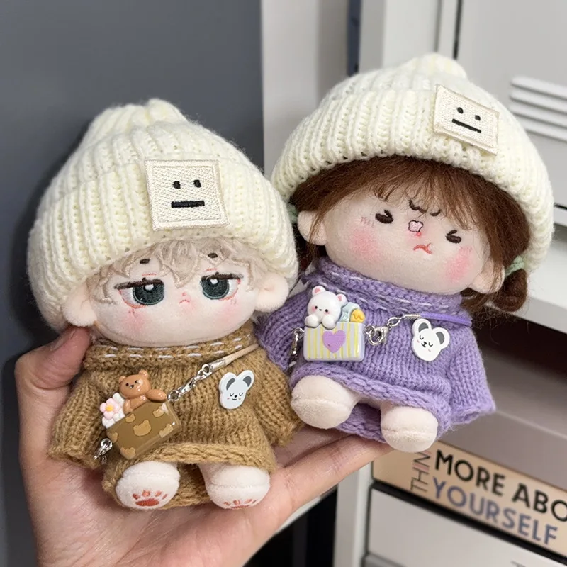 Geeignet für 10 cm große Baumwollpuppenkleidung, Strickpullover-Set, Plüschtier-Bekleidungsset, einschließlich Hut und Umhängetaschenzubehör