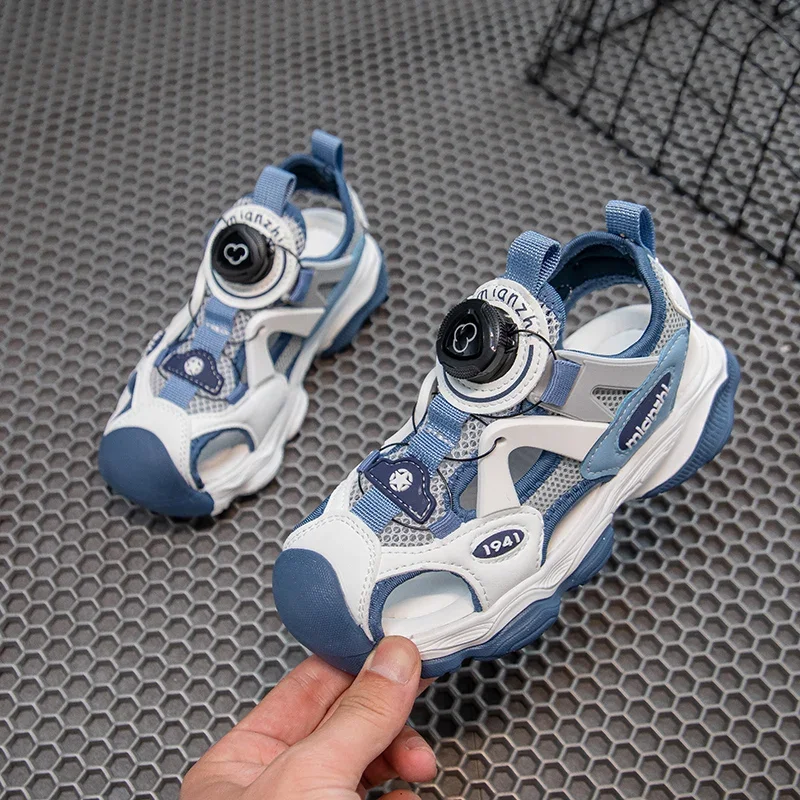 2025 Sandali sportivi per bambini estivi Copri dita dei piedi Scarpe cave per ragazzo Ruota scarpe da ginnastica con bottoni Sandali da corsa per ragazze traspiranti 26-37