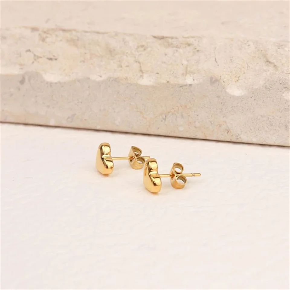 Winzige Herz-Ohrstecker aus Edelstahl, 6x7mm Liebesherz-Ohrringe Minimalistischer Zarter Herzschmuck für Frauen – Detail 8