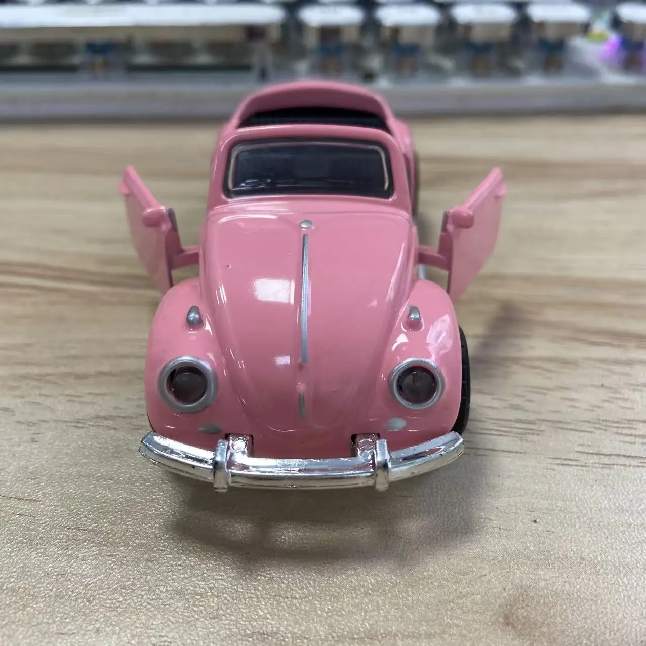 1 Stück, im Beutel verpacktes, klassisches, im Vintage-Stil gehaltenes, aus Zinklegierung gefertigtes Automodell, Retro-Roadster, mit Rückziehfunktion, aufklappbare Seitentüren. – Detail 20