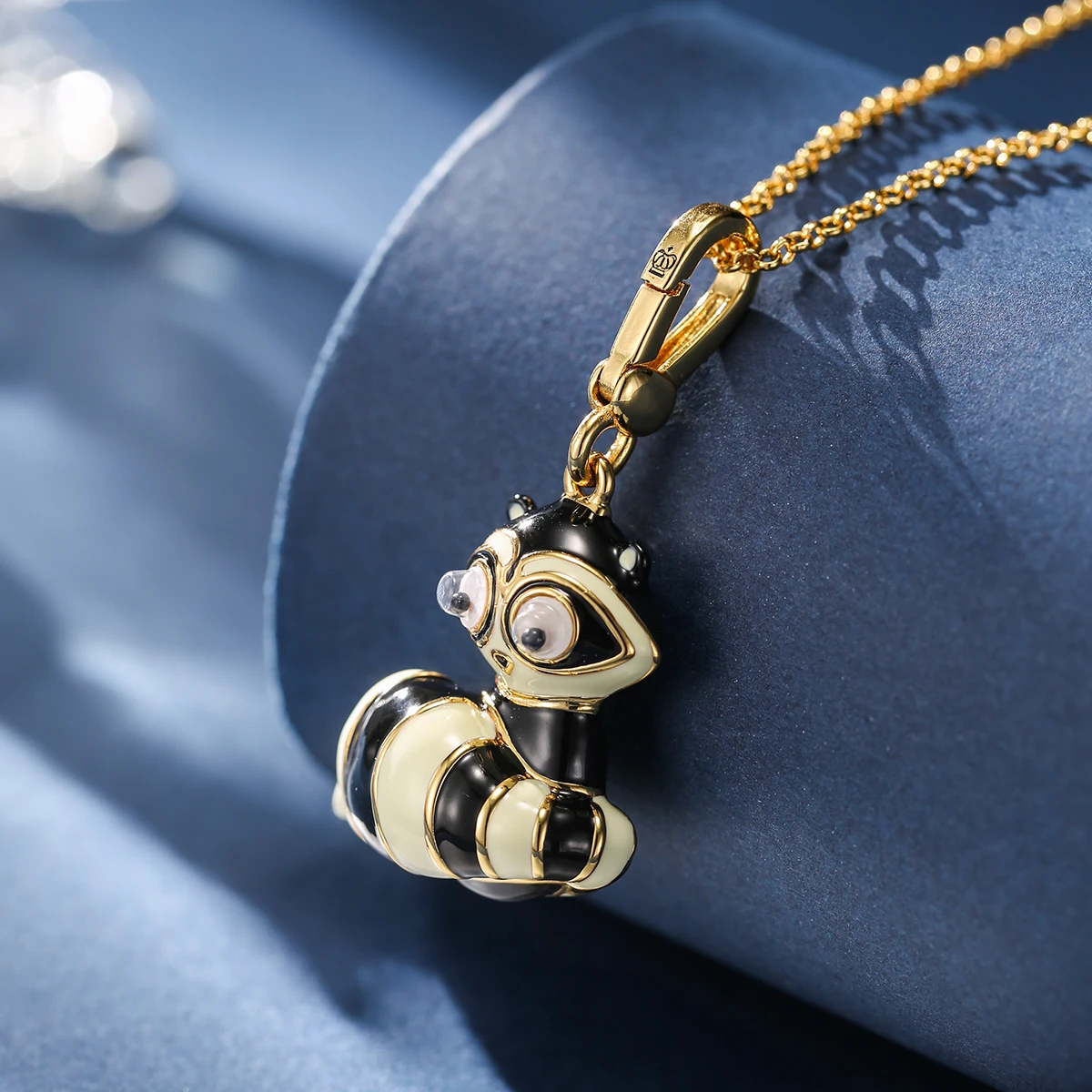 

1Pc Exquisite Enameled Black And White Striped Raccoon Pendant, Cute Animal Charm,Unisex,Trendy Party Jewelry Christmas Gift