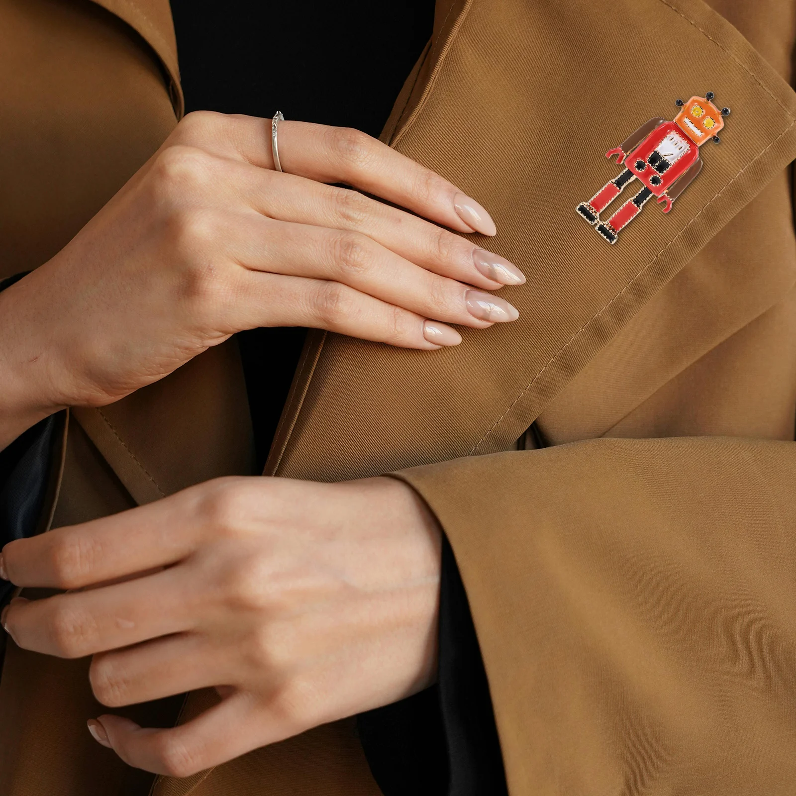 

Men Vintage Robot Brooch Pin Creative Alloy Lapel Decorative Retro Style Suit Scarf Clothing Badge Backpack Pin