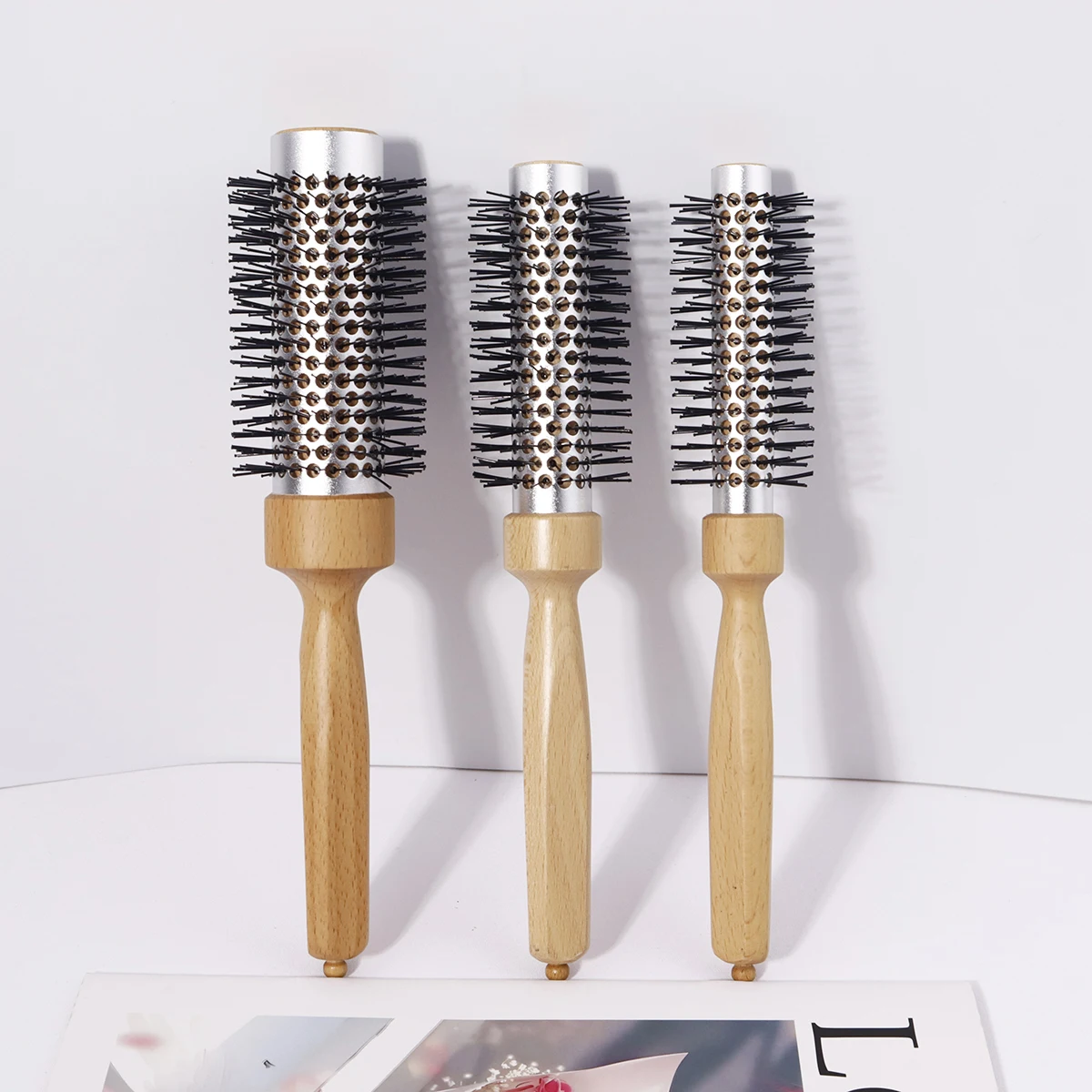 

Styling hair comb, roller comb, anti-static comb, wooden handle, suitable for daily hair salons, special for real hair wigs