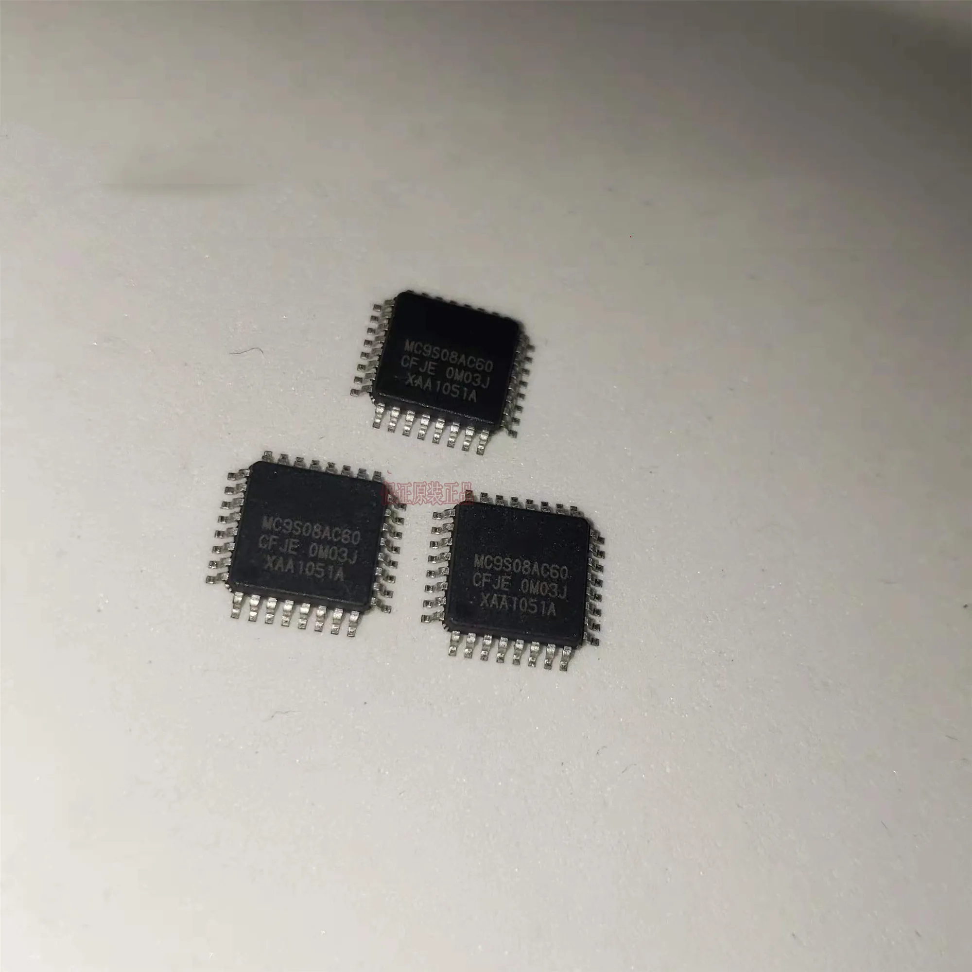 

10PCS/LOT MC9S08AC60CFJE MC9S08AC60 QFP32