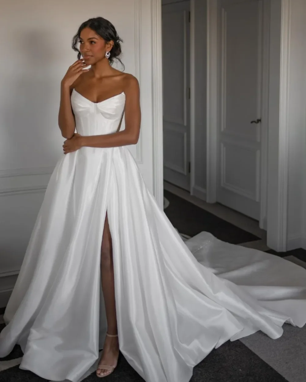 

Sexy A Line Wedding Dress Strapless Thigh Split Wedding Dresses Vestidos De Novia Bone Bodice Satin Designer Bridal Gowns Custom