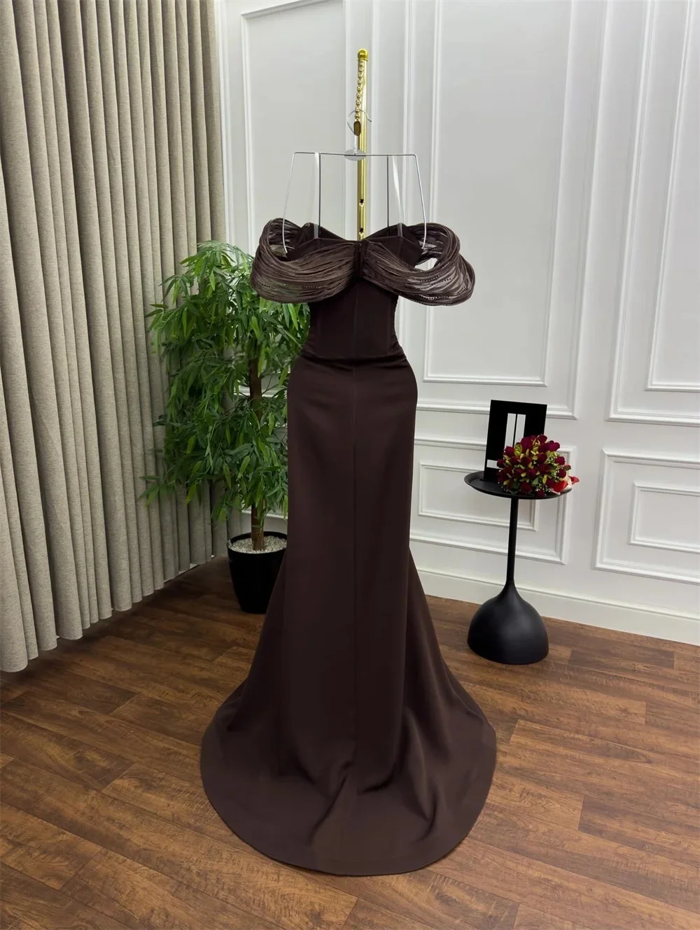 Abito lungo con spalle scoperte a sirena pieghettata in jersey sexy complesso personalizzato, abito da occasione classico squisito فساتmavera