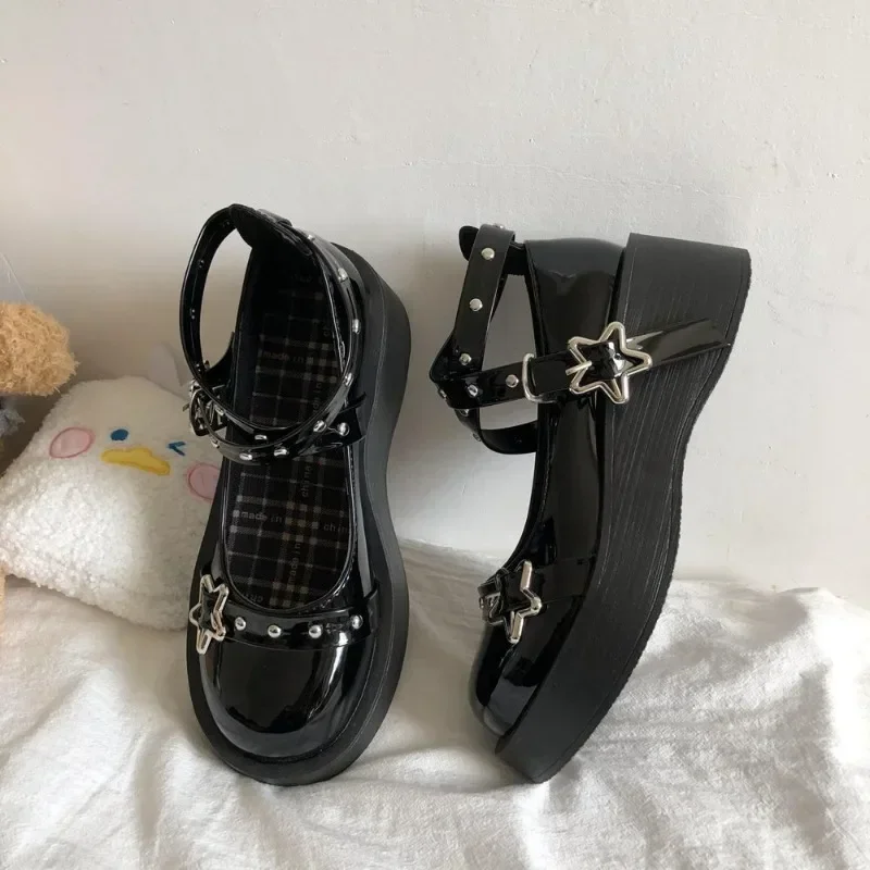 Lolita sepatu pump Platform untuk wanita, sepatu pump kulit wanita tali gesper bintang, sepatu Cosplay Mary Janes, sepatu Gothic Rivet berlubang-lubang